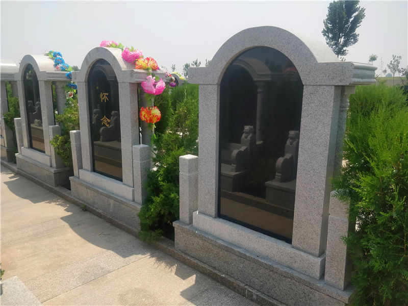 卧龙公墓传爱园立碑07