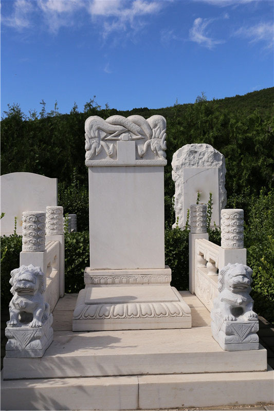 龙泉公墓标准墓区立碑