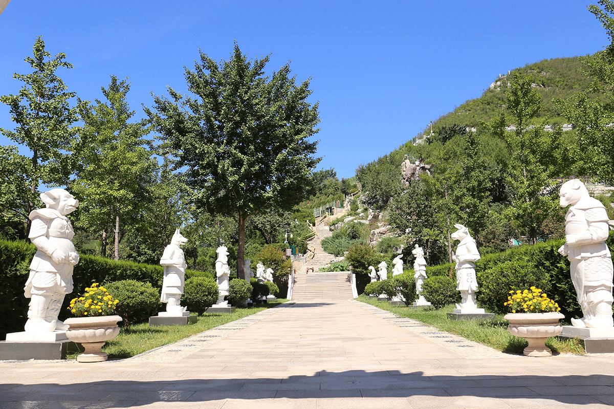 北京桃峰陵园：宁静风景与历史安息的胜地-1