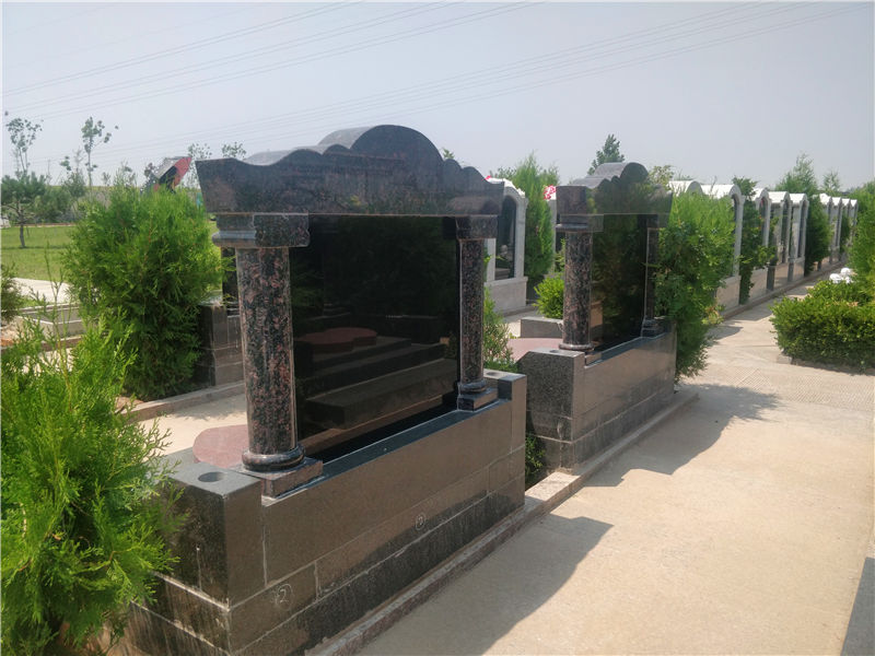 卧龙公墓传爱园立碑08