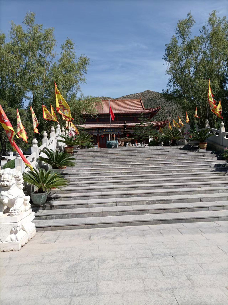现代城市墓地价格攀升的背后原因分析-1
