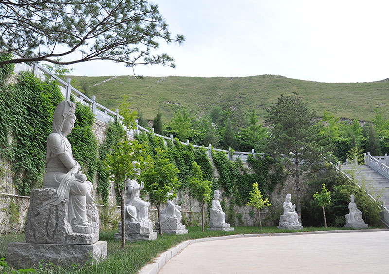 灵山宝塔墓园三河：历史与文化的交汇之地-1