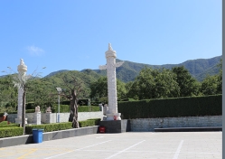 天山陵园环境图