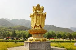昌平凤凰山陵园环境图