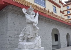 点击查看源图 灵山宝塔陵园图片环境实拍图
