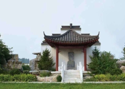 卧龙公墓环境实拍