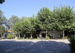 惠灵山陵园环境图