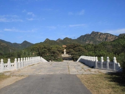 德陵公墓环境图