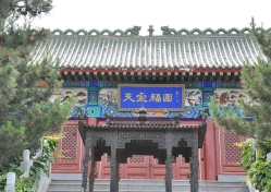 点击查看源图 灵山宝塔陵园图片环境实拍图