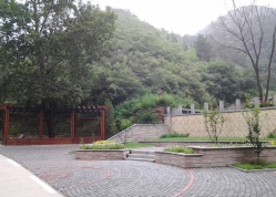 八达岭陵园环境图
