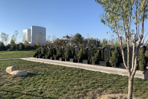 卧龙公墓景观图片