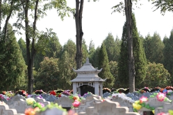 天堂公墓环境图