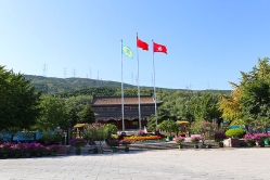 万福华侨陵园环境图
