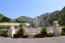 盘龙台公墓环境图