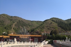 盘龙台公墓环境图