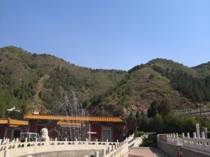 如何选择合适的陵园墓地 选购指南与注意事项