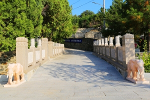 宝云岭墓园景观图片