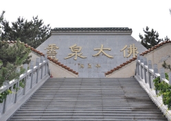 点击查看源图 灵山宝塔陵园图片环境实拍图