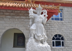 点击查看源图 灵山宝塔陵园图片环境实拍图