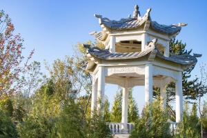 卧龙公墓景观图片