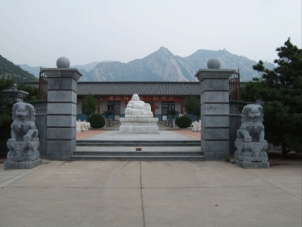 成都皇陵公墓最新价格查询与选购指南