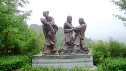 二十四孝雕塑之行佣供母
