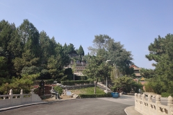 万福华侨陵园环境图