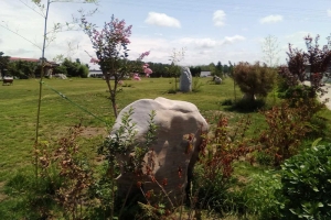 卧龙公墓景观图片