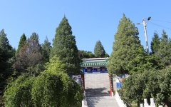 归山陵园环境实拍陵园大门