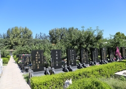 传统立碑墓区