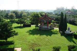 陵园内凉亭远景