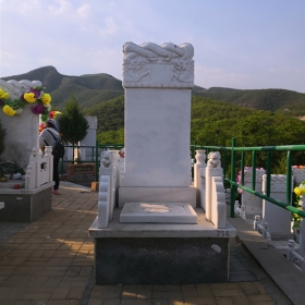 鑫泽园白玉碑