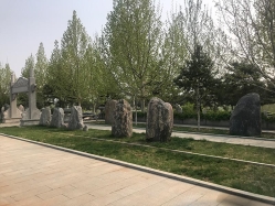点击查看源图 灵山宝塔陵园图片环境实拍图