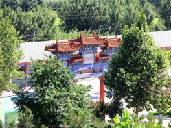 点击查看源图 灵山宝塔陵园图片环境实拍图