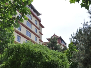 探访灵山宝塔陵园 感受生命的美好归宿