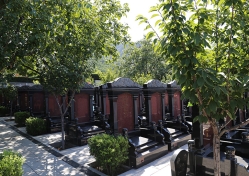 天山陵园环境图