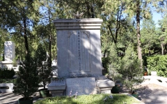 八宝山革命公墓环境图墓碑