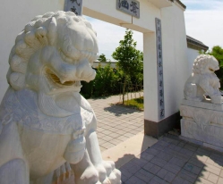 卧龙公墓环境实拍