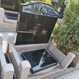 富贵苑立碑龙凤呈祥