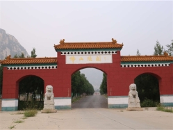陵园大门