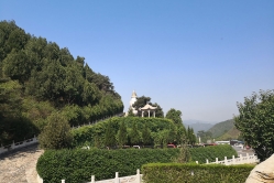 盘龙台公墓环境图
