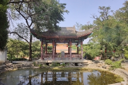 万福华侨陵园环境图