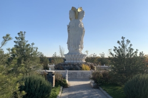 卧龙公墓景观图片