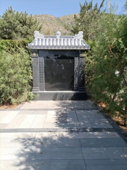 点击查看源图 皇家龙山陵园环境实拍