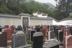 昌平凤凰山陵园环境图