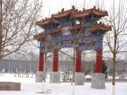 点击查看源图 灵山宝塔陵园图片环境实拍图