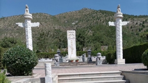 皇家龙山陵园的历史文化与安葬选择指南