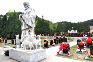 清东陵万佛园墓园：自然与人文交融的静谧之地