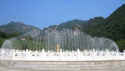 盘龙台公墓环境图