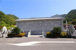盘龙台公墓环境图